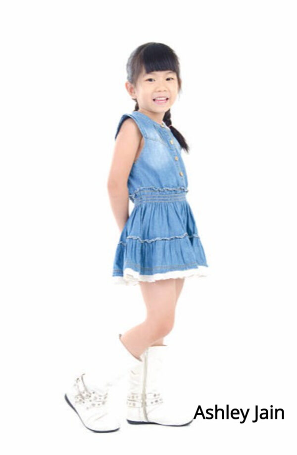 Junior Pro Portfolio: Bold Compcard Template 2 Junior Pro Portfolio: Bold Compcard Template